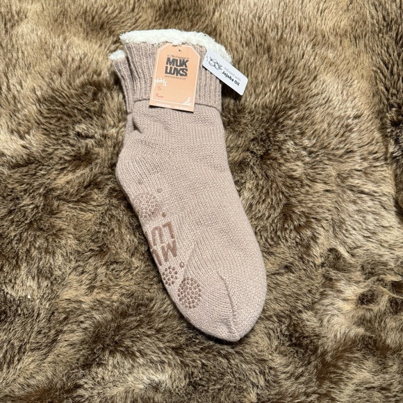 Cabin Slipper Socks (sz 6-8) - Picture 1 of 3